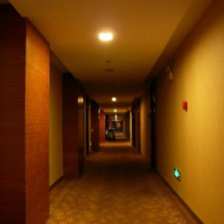 Super 8 By Wyndham Urumqi Mei Hao Kültér fotó